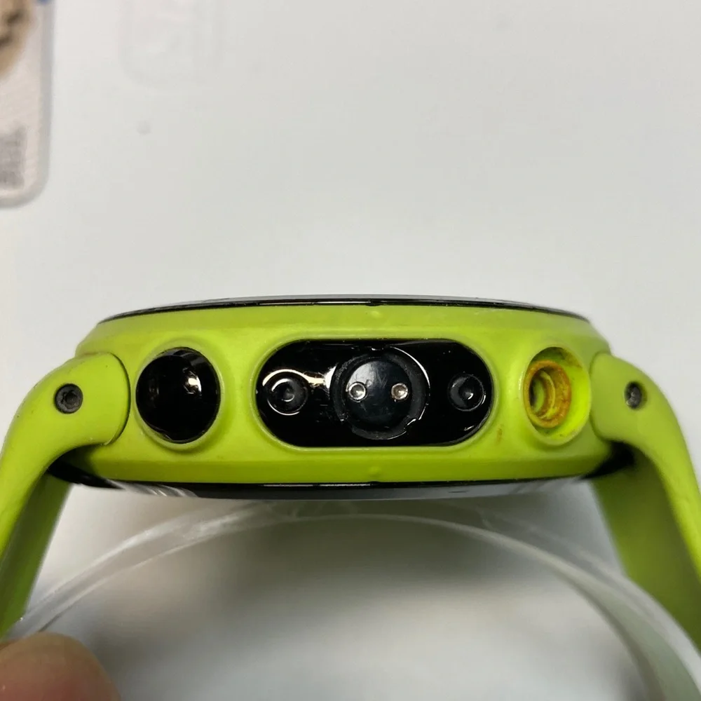 Suunto D4i slime green dive watch, PARTS OR RESTORE, buttons loose, new battery